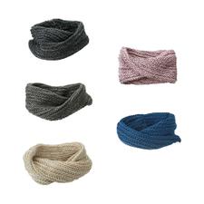 Тъкани плетени шалове, изработени с едра плетка