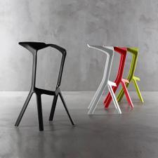 Barski stolček „MIURA“, ki ga je oblikoval Konstantin Grcic