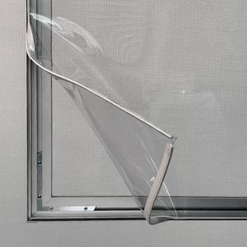 Trennwand aus Aluminium Stretchframe mit glasklarem Banner